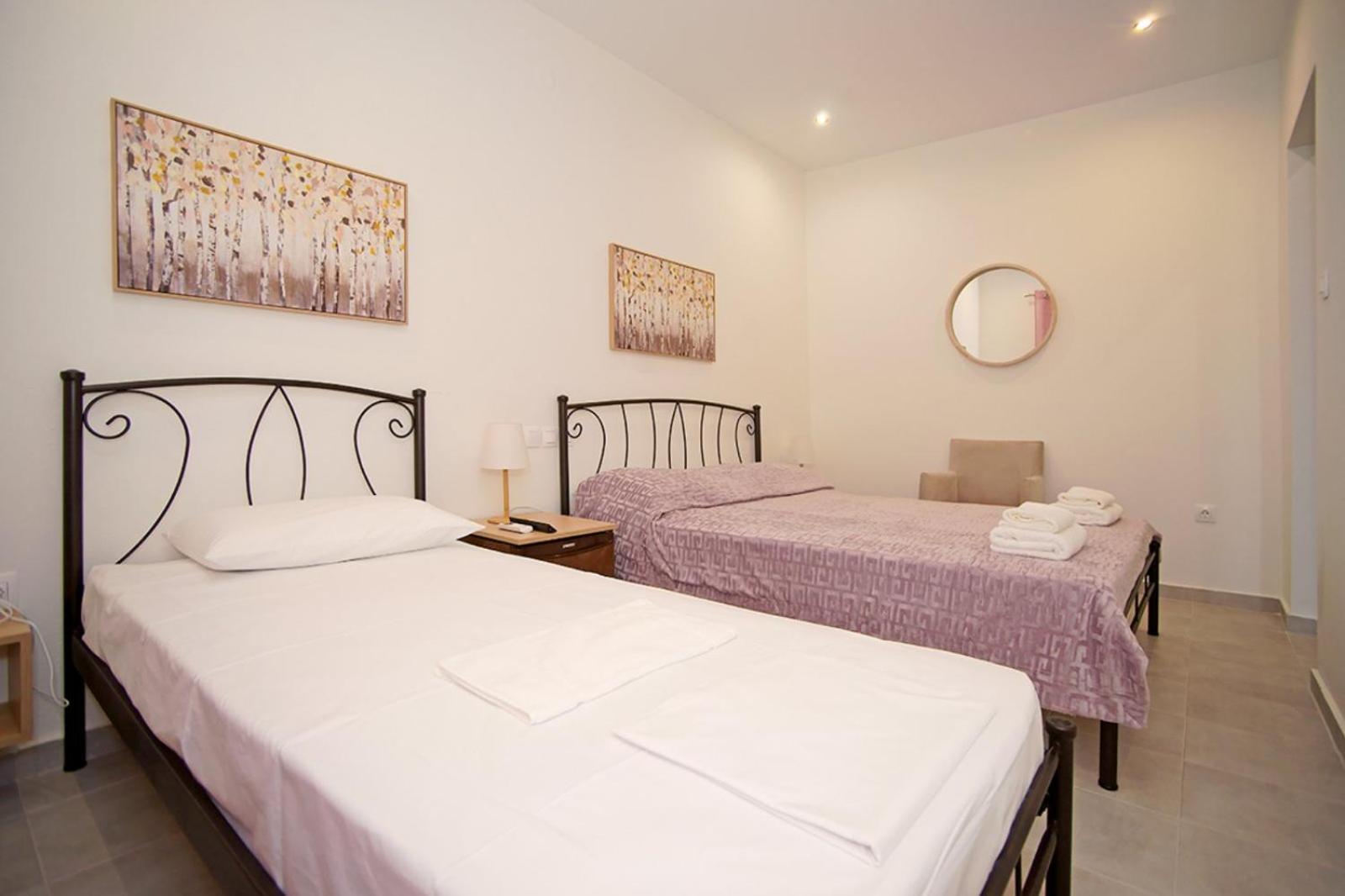 Karnagio Rooms Kyparissia Exteriör bild
