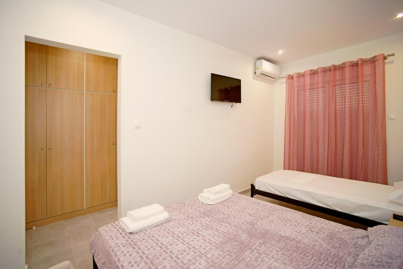 Karnagio Rooms Kyparissia Exteriör bild