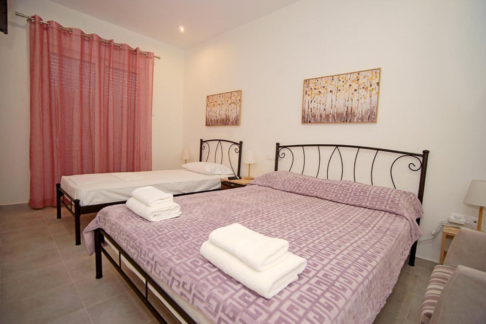 Karnagio Rooms Kyparissia Exteriör bild