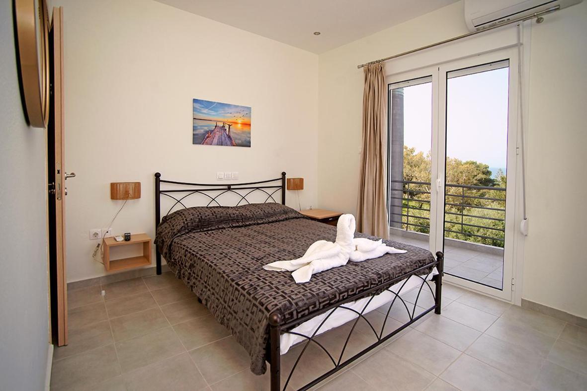 Karnagio Rooms Kyparissia Exteriör bild
