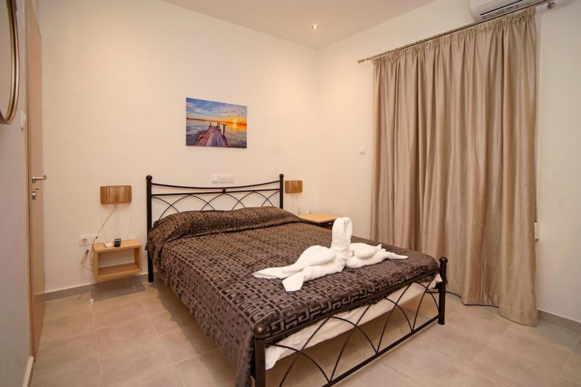 Karnagio Rooms Kyparissia Exteriör bild