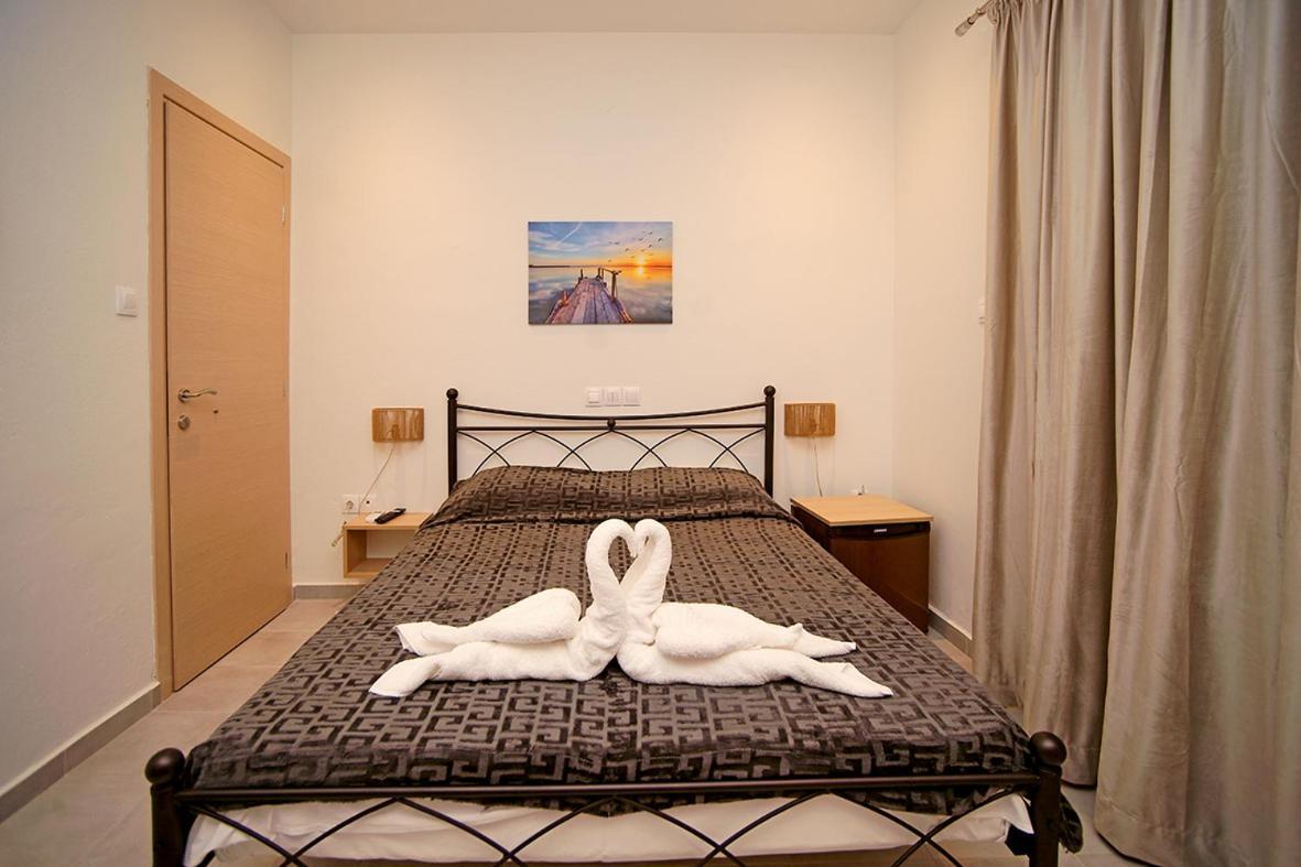 Karnagio Rooms Kyparissia Exteriör bild