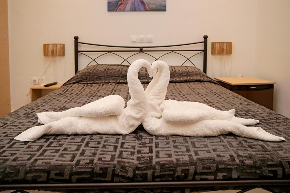 Karnagio Rooms Kyparissia Exteriör bild