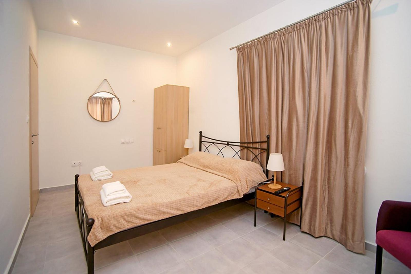 Karnagio Rooms Kyparissia Exteriör bild